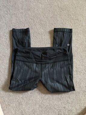 lululemon athletica Black Patterned Mid-Rise Capri  Leggings